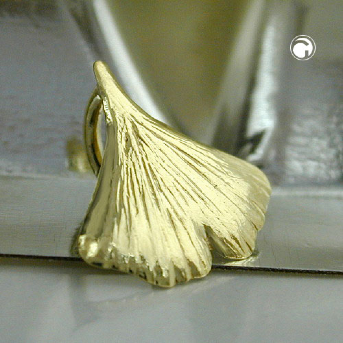 Anhänger, 9mm Ginkgoblatt glzd 9Kt GOLD